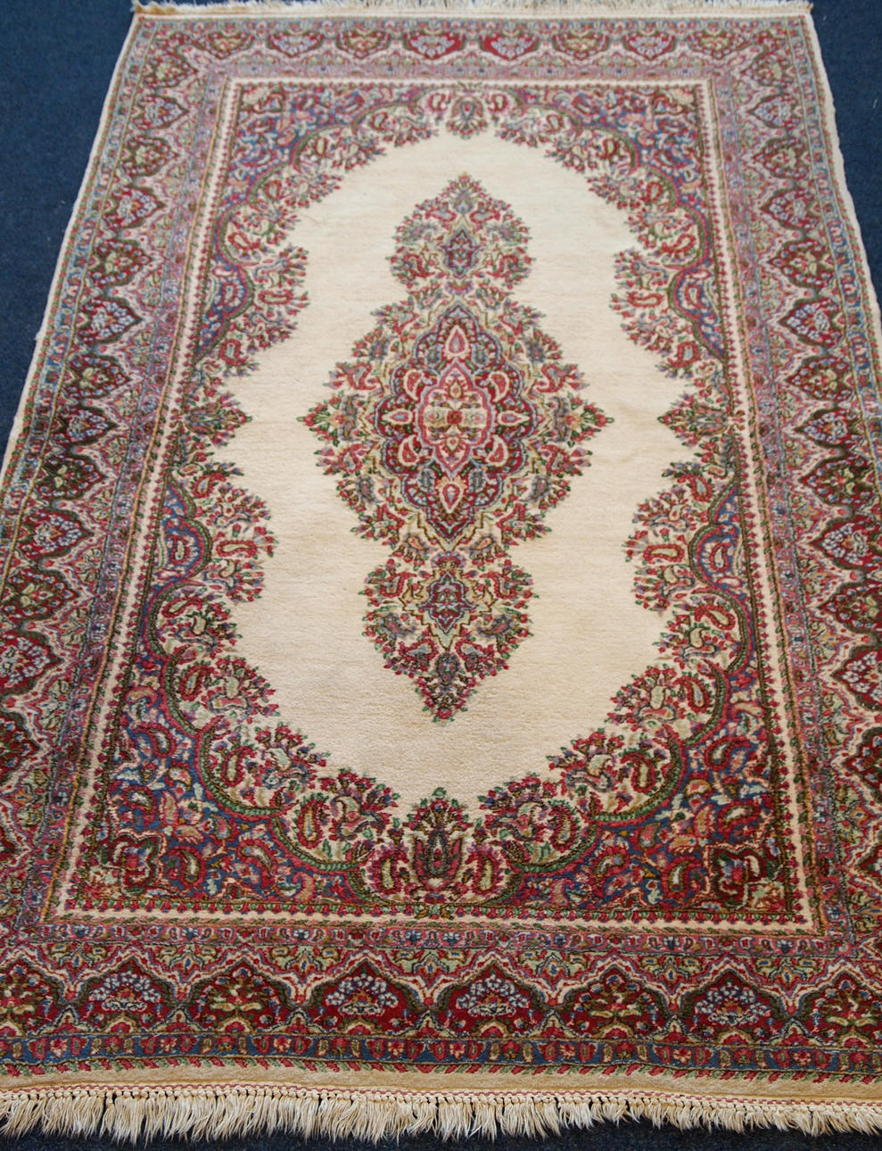 PERSISK MATTA, KIRMAN.