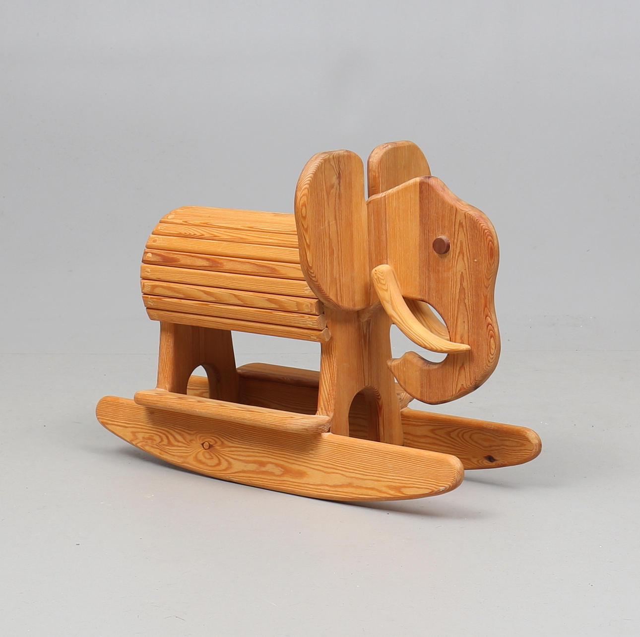 GUNGHÄST, trä, 1900-talets andra hälft.