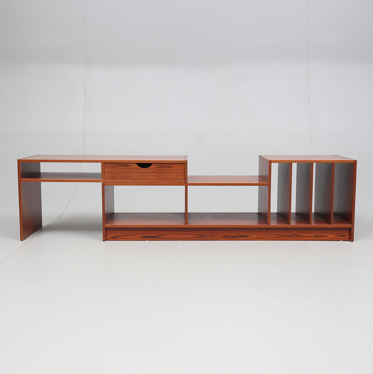 STEREOBÄNK/SIDEBOARD, 1970-tal.