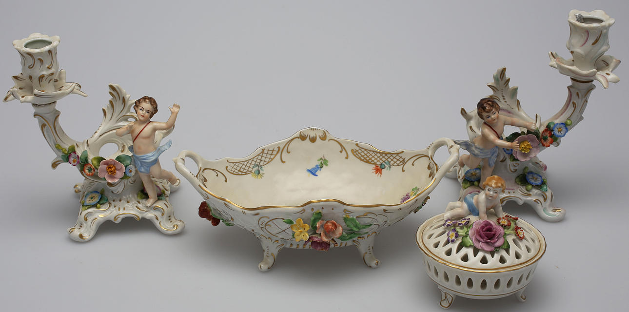 BORDSUPPSATS, 4 delar, porslin, rokokostil, Dresden och von Schierholz, Tyskland.