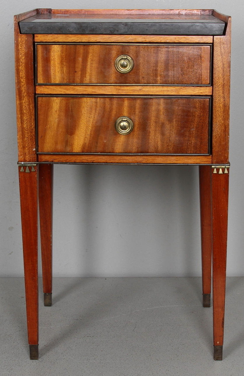 NATTYGSBORD, mahogny, sengustaviansk stil, 1900-tal.