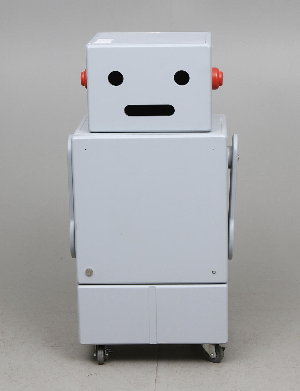 BARNSKÅP, i form av robot, 2000 tal.