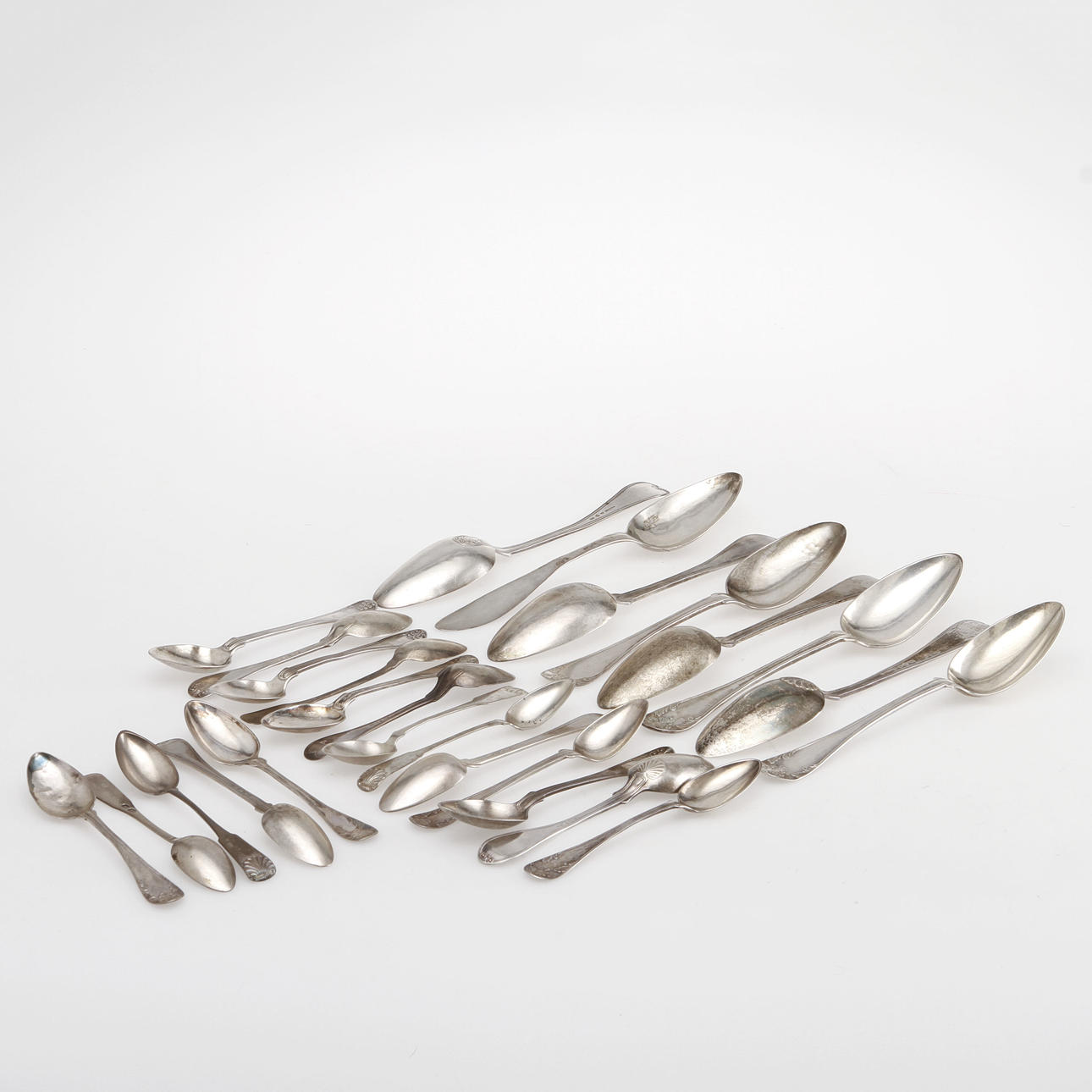 LÖFFEL, 26 Stück, Silber, 19. Jahrhundert, Gewicht ca. 740 Gramm.