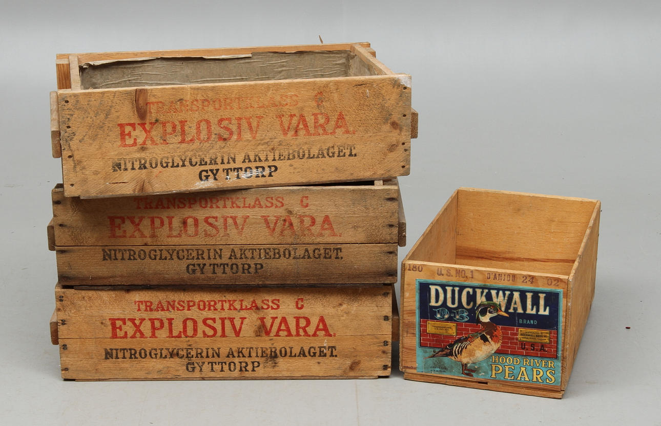 TRÄLÅDOR, 4 st, bla "Explosiv vara" 1900-tal.