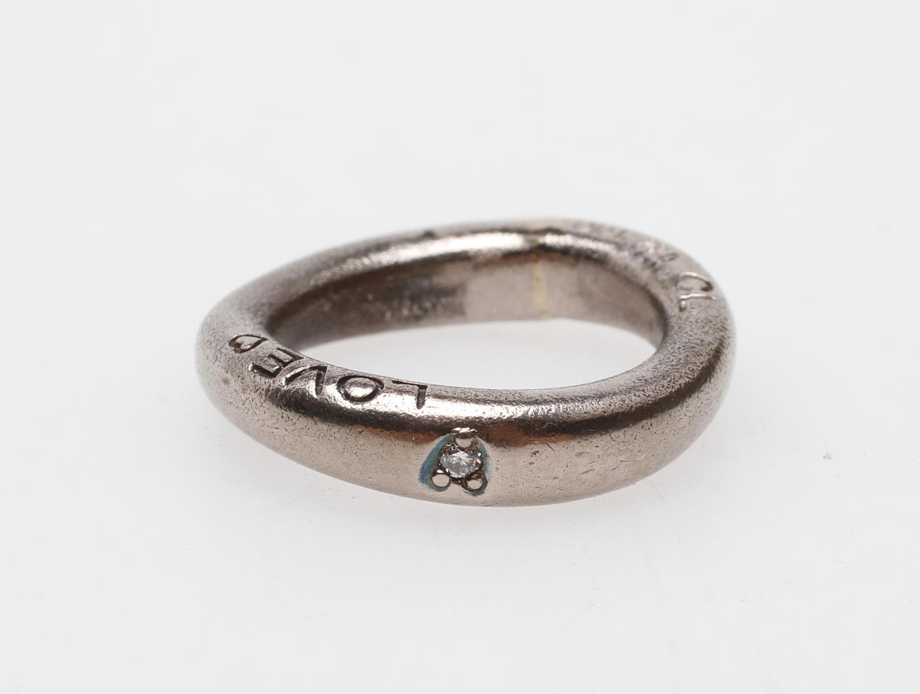 RING, "Love Rings" 18k vitguld med briljantslipad diamant, Charlotte Lynggaard för Ole Lynggaard.