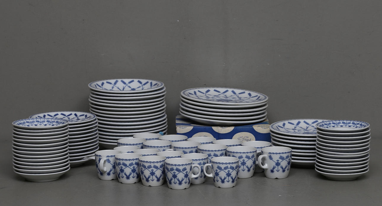 SERVIS, 75 Teile, Feldspatporzellan, "Rang", Rörstrand.