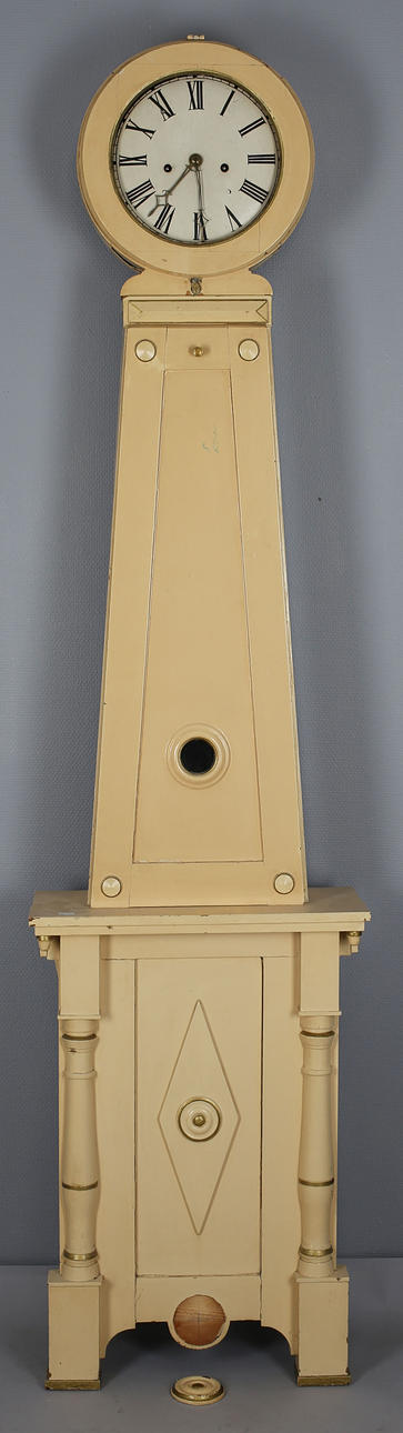 GOLVUR, vitlackerat trä, 1900-tal.