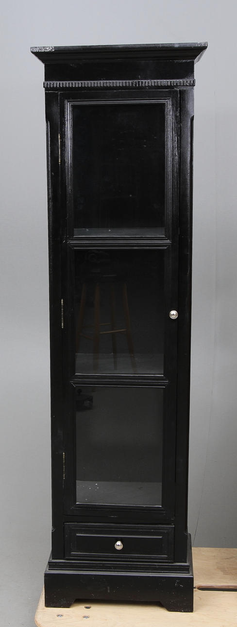 VITRINSKÅP, svart, 2000 tal.
