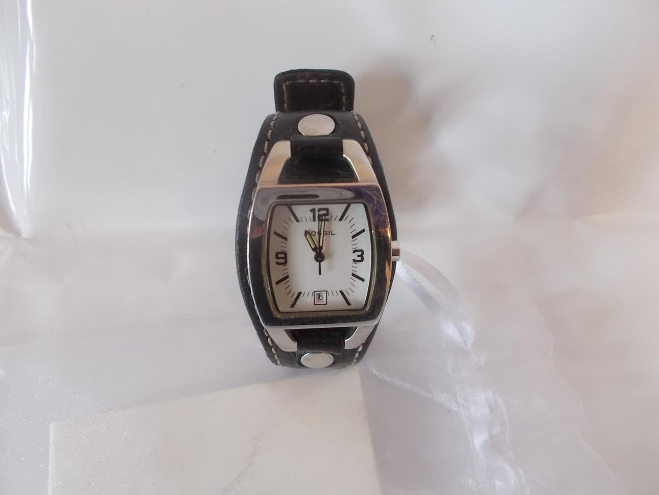 FOSSIL DAMKLOCKA MED LÄDERREM.