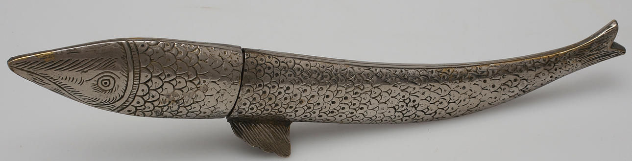 BORDSDEKORATION, vitmetall, 1900-tal.