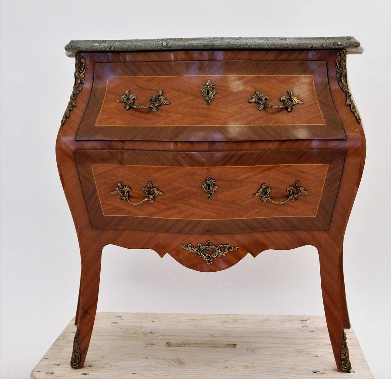 SKRIVEBORD, Kommode.