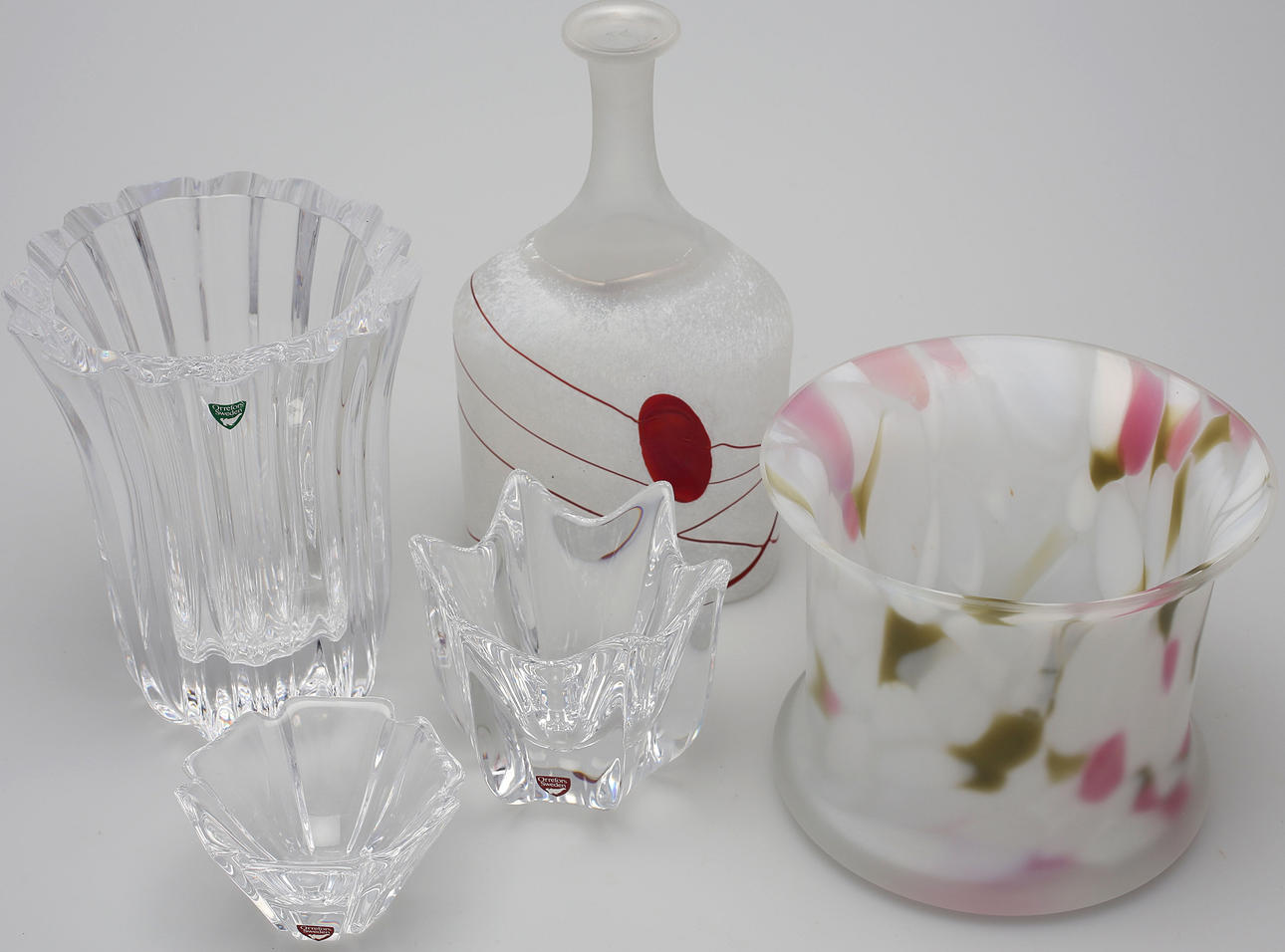 FLASKA SAMT VAS OCH SKÅLAR, glas, Bertil Vallien Kosta Boda, Orrefors samt Boda.