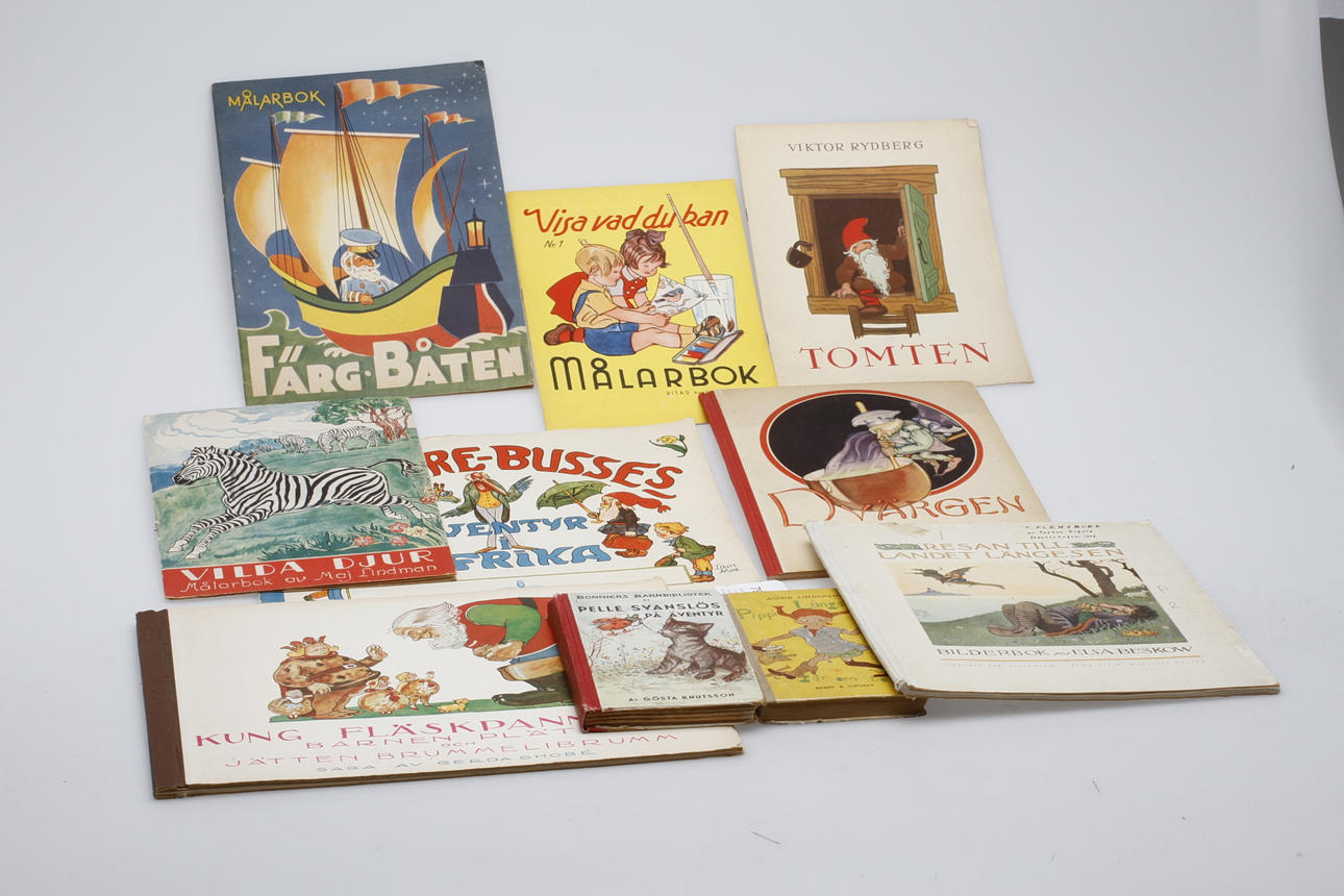 BARNBÖCKER, 10 st, bl.a. Pelle Svanslös på äventyr 1939 samt Pippi Långstrump går om bord 1946.