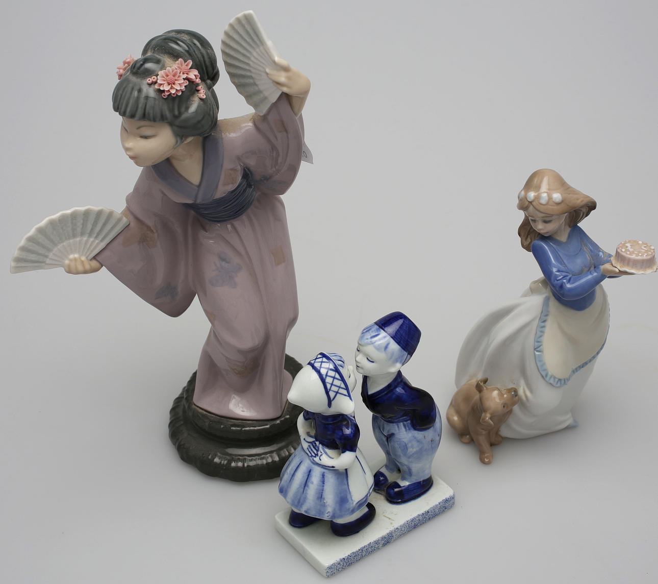 FIGURINER, 3 st, porslin, Lladro, Nao och Delft.