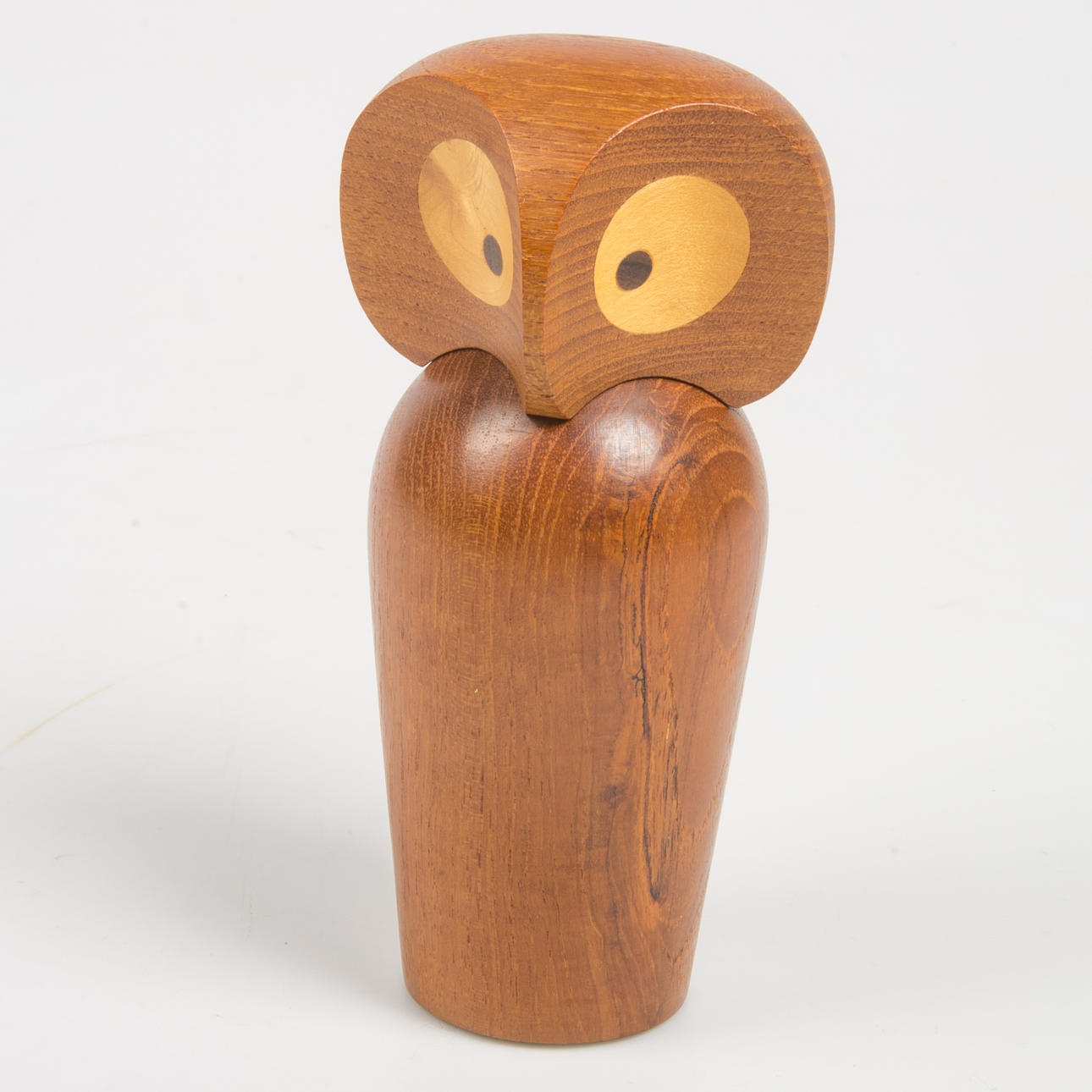 FIGURIN, uggla, trä, Skjöde Skjern, Danmark.