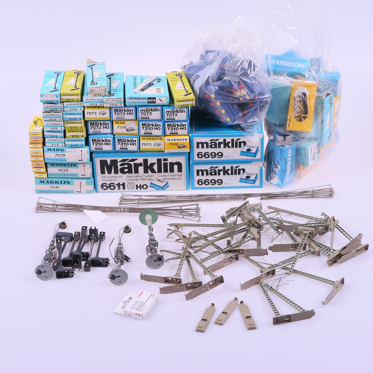 MODEL RAILWAY, overhead lines, accessories and original packaging, Märklin.