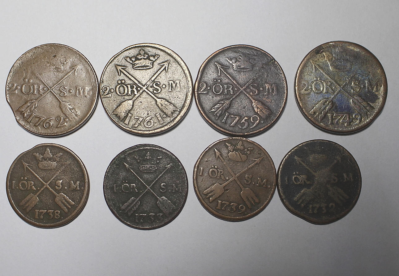 MØNTER, 8 styk, 2 øre, 1 øre, svensk, 1700-tallet.