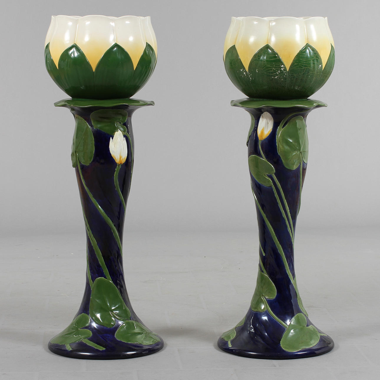 PIEDESTALER med YTTERFODER, ett par, flintgods, jugend, Rörstrand.