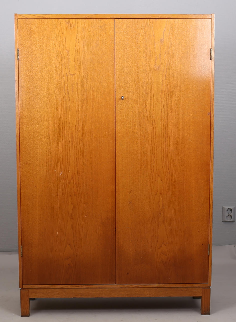 DOKUMENTSKÅP i ek. 1950/60-tal.