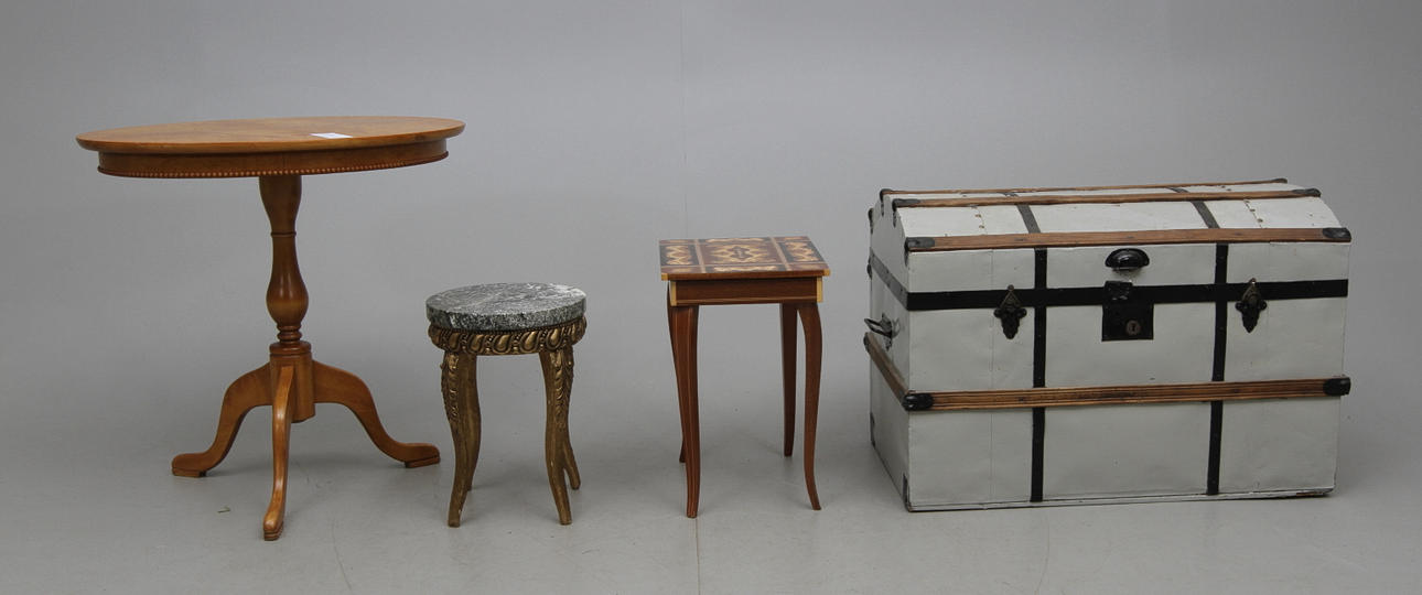 MÖBLER, 4 del, bland annat bord med spelverk samt kista.