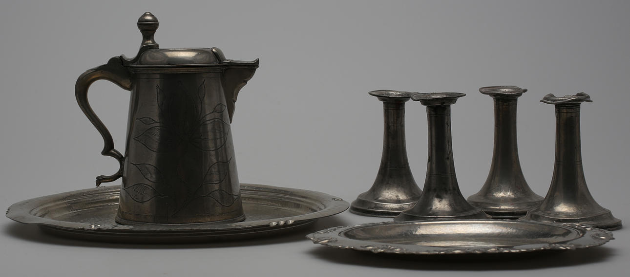 PARTI TENN (7). Bl a ljusstakar, kanna och fat.