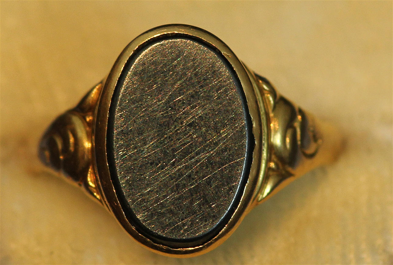 Guldring med ametist. 18K. Totalvikt 4,2 gram.