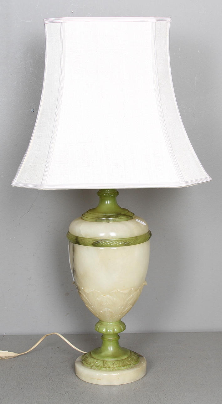 BORDLAMPA Alabaster.1900-talets senare del.