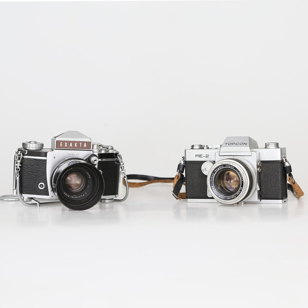 KAMEROR, 2 st, Exacta samt Topcon.