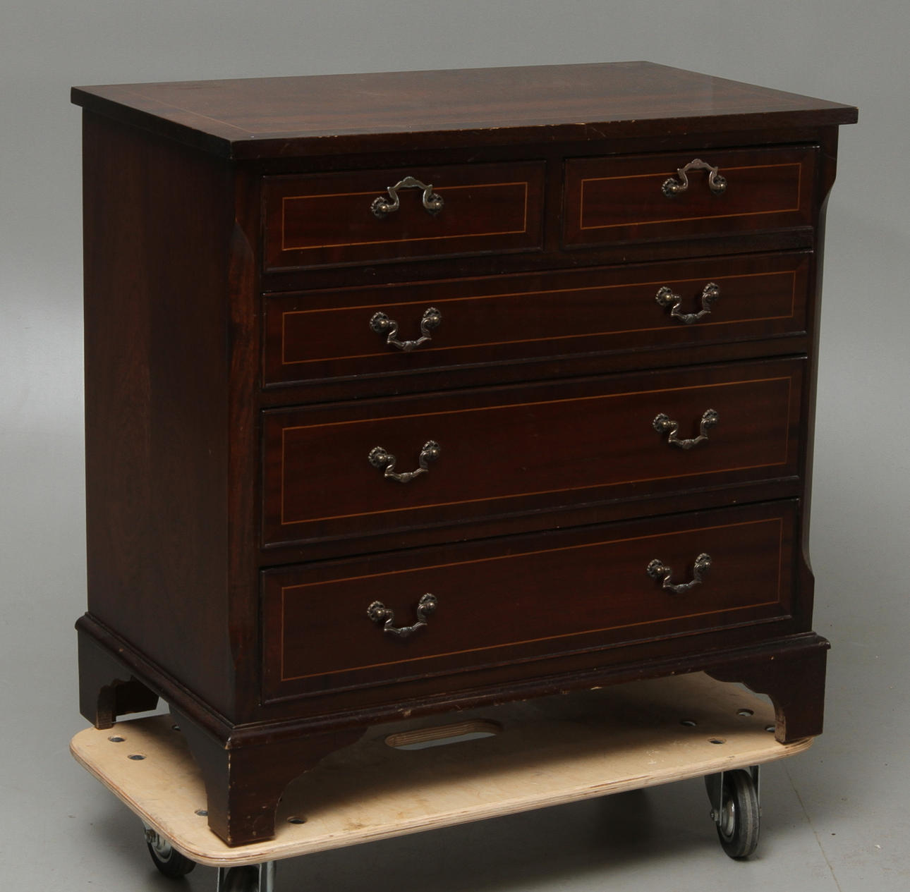 BYRÅ, engelsk stil, 1900-tal.