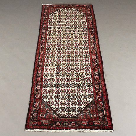 CARPET, Hamadan, 267 x 85 cm.