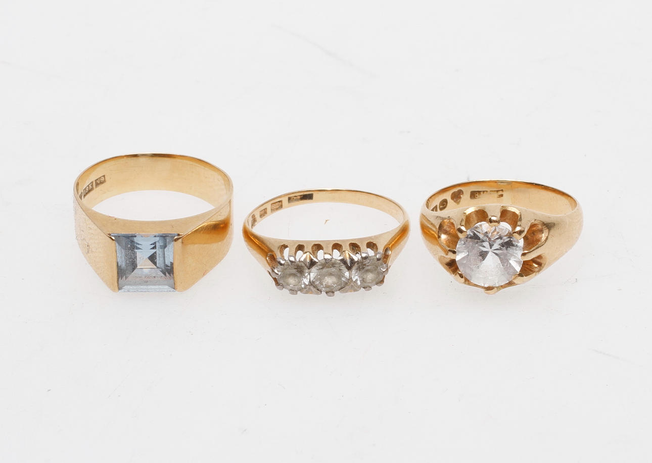 RINGAR, 3 st, 18k guld med stenar, vikt ca 10,5 gram.