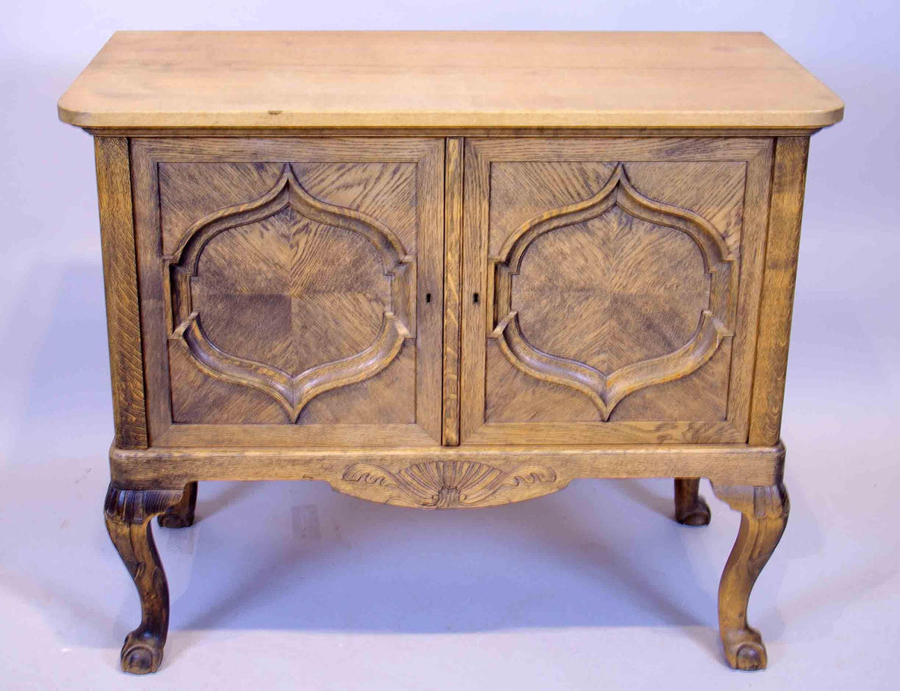 SKÄNK, ek, rokokostil, tidigt 1900-tal.