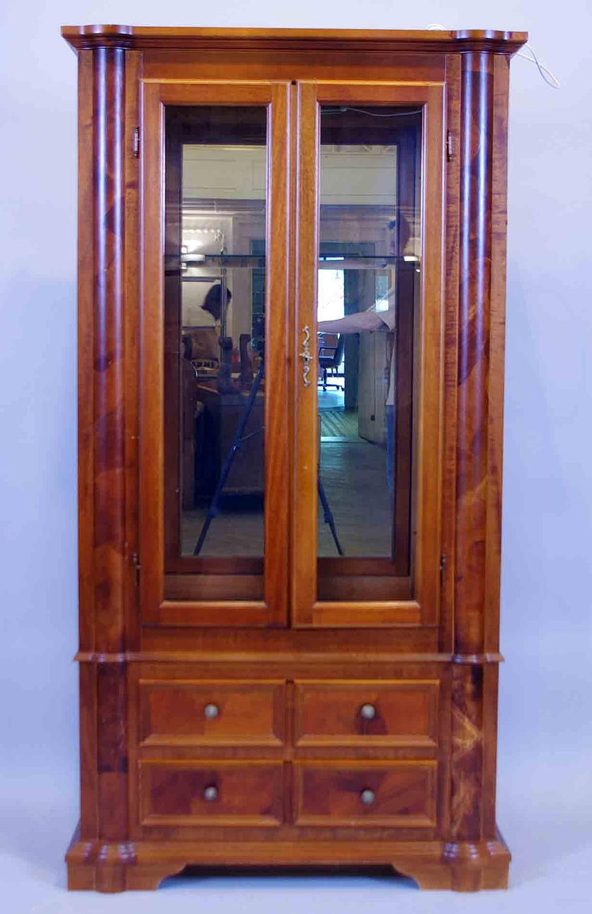 VITRINSKÅP, mahogny, rokokostil.