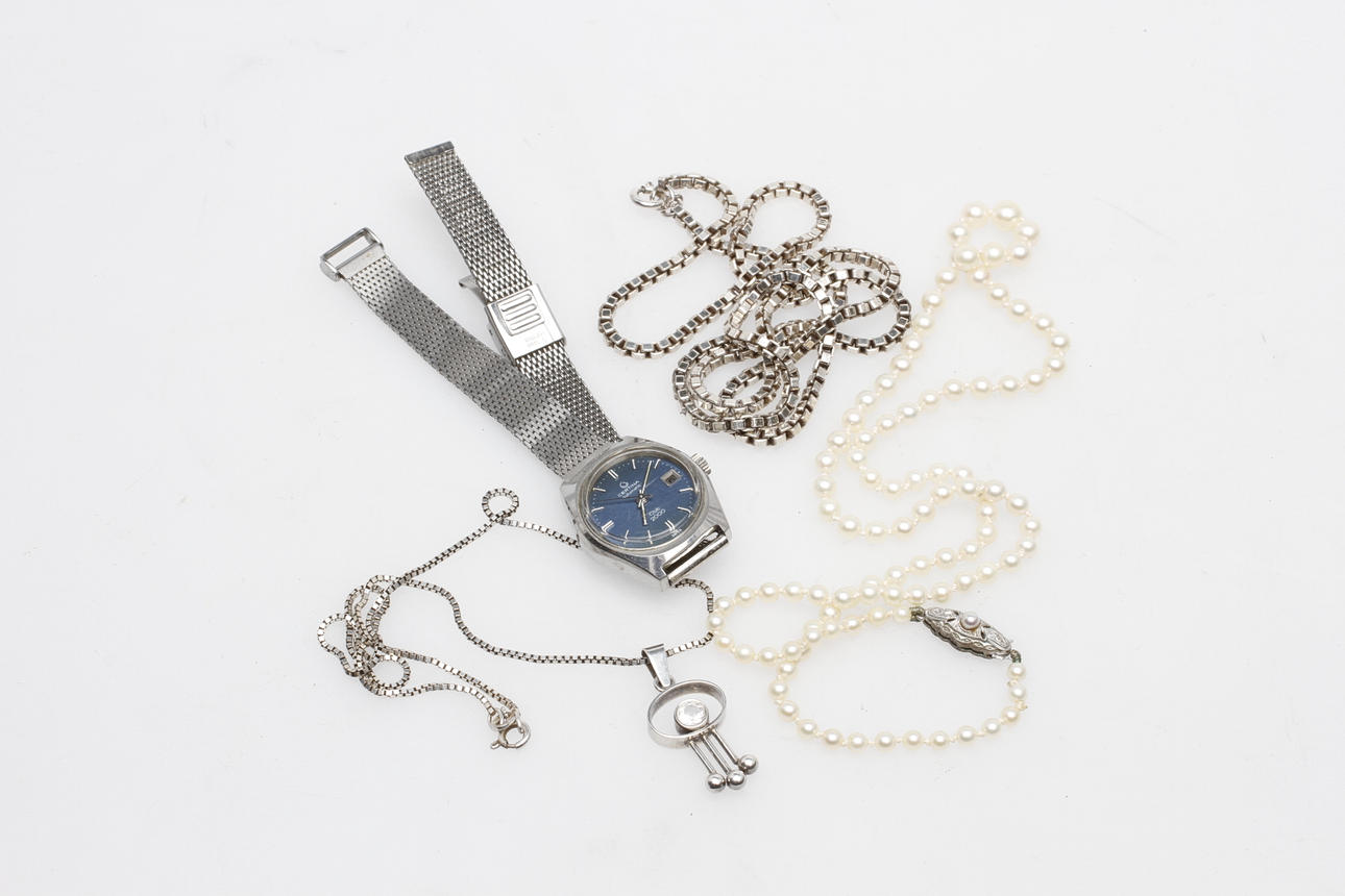 HALSBAND, 3 st samt DAMARMBANDSUR, Certina, HÄNGE, silver, Finland.