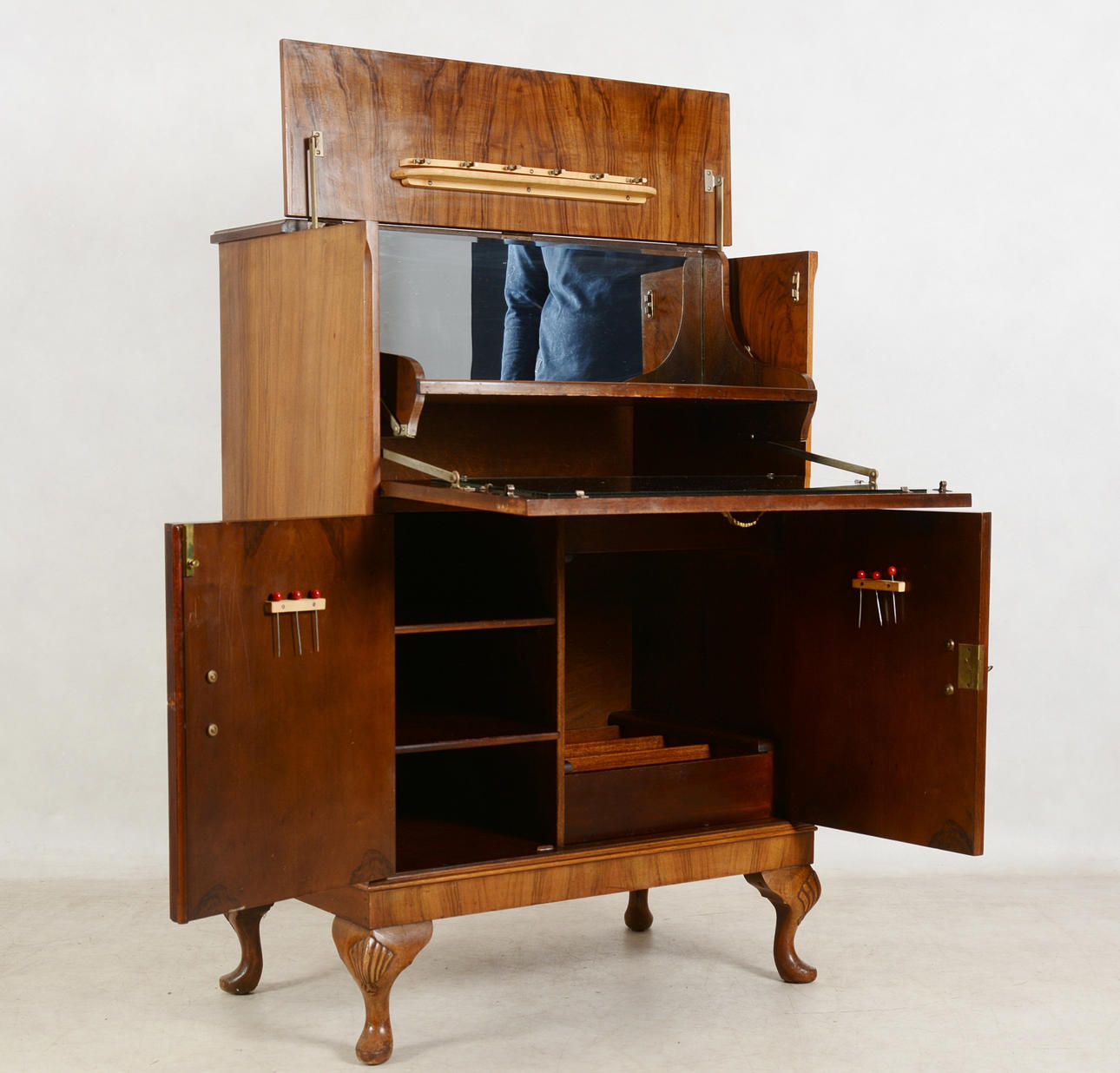 BARSKÅP, England, 1900-tal.