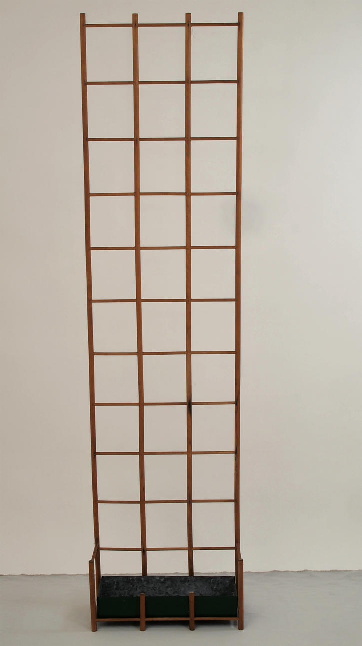 CARRIL DE FLORES DE RATÁN CON CAJA DE PLANTACIÓN.