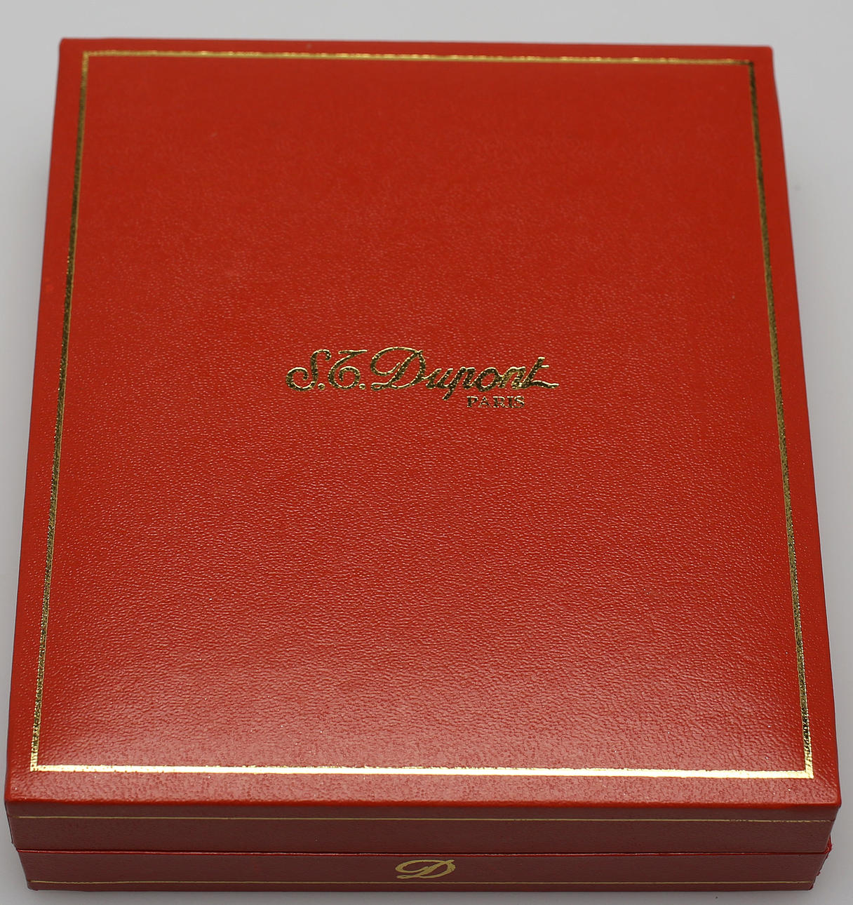 Feuerzeuge, St. Dupont, Paris.