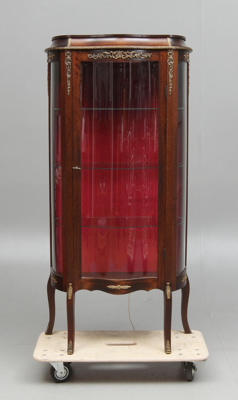 VITRINSKÅP. Louis XV-stil. 1900-tal.
