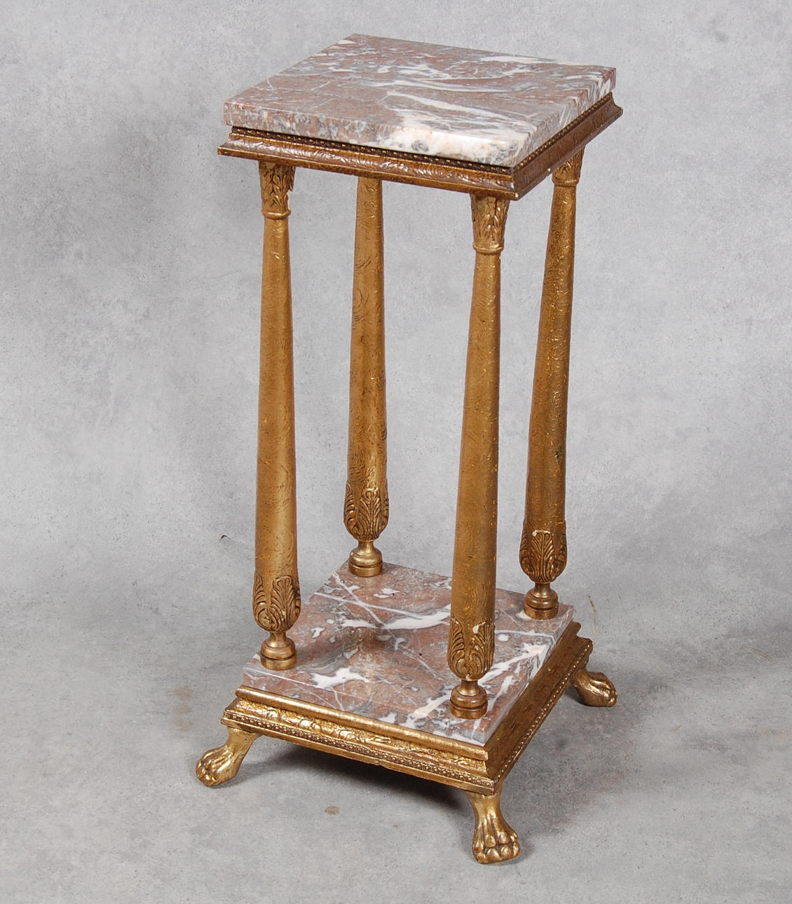 PIEDESTAL, med marmorskivor.