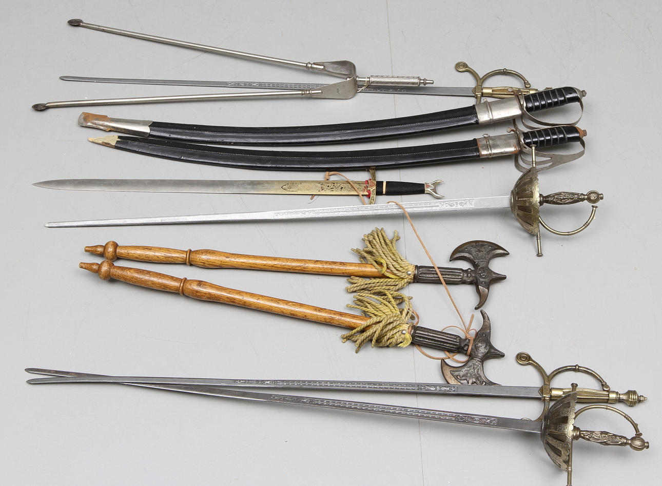 PRYDNADSVAPEN, bland annat värjor. 1900 tal.