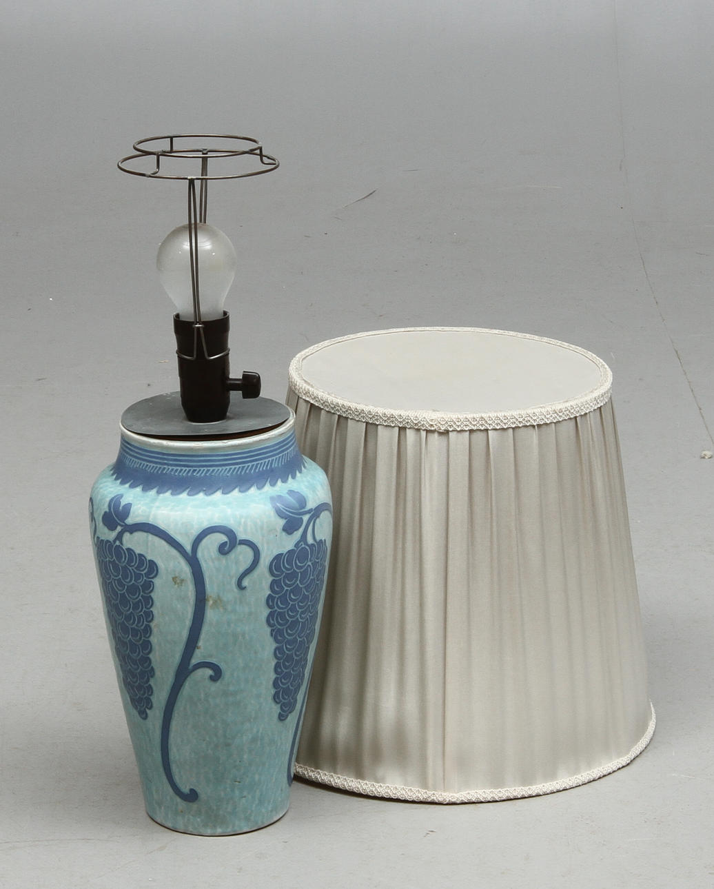 BORDSLAMPA, stengods, "Sgrafitto" Josef Ekberg Gustavsberg.