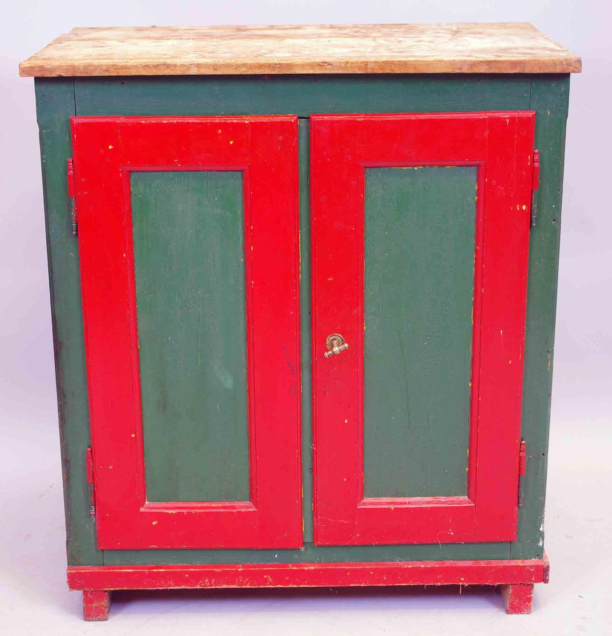 SKÄNK, målad fur, tidigt 1900-tal.