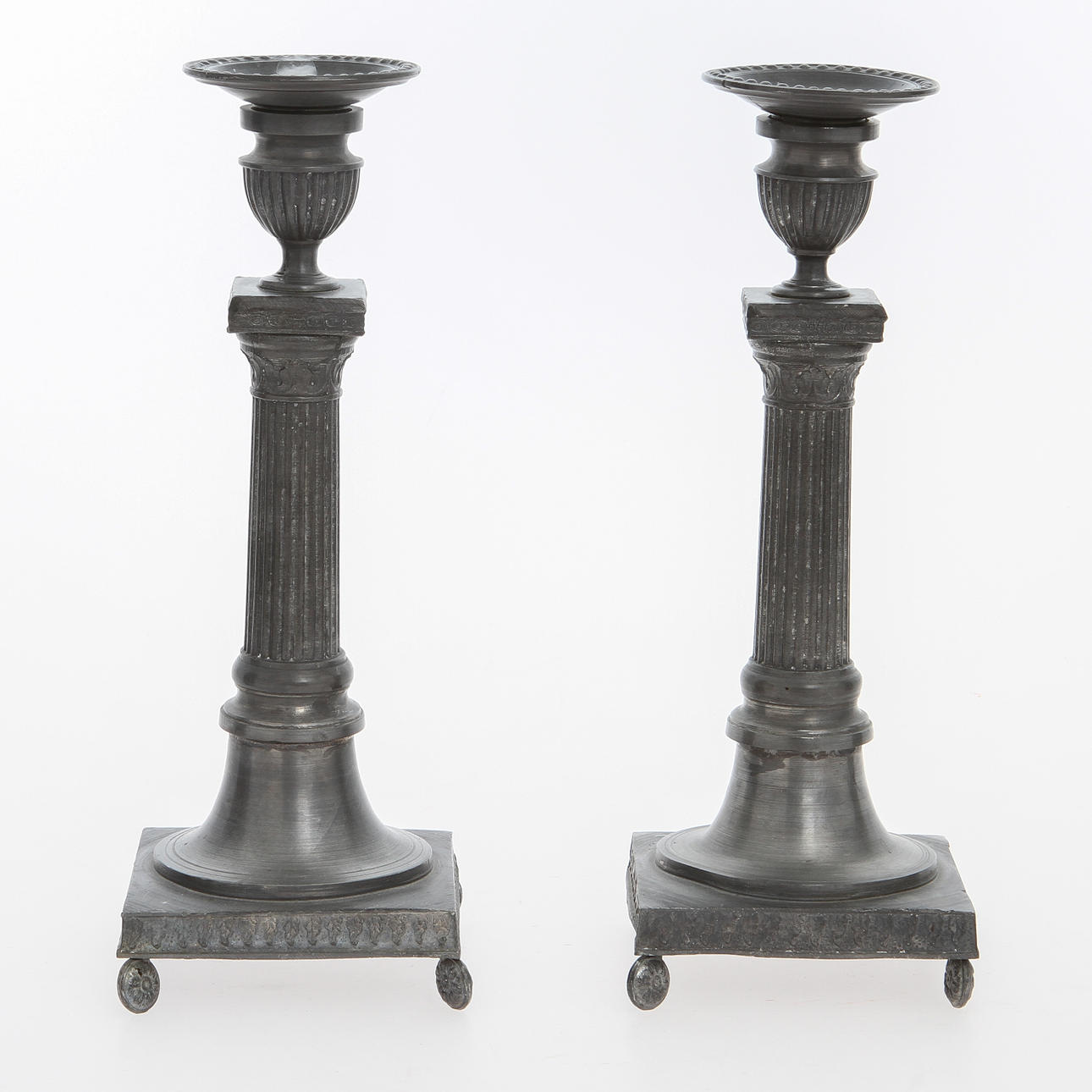 LJUSSTAKAR, ett par, efter Berndt Oskar Santesson (1844 - 1887), tenn.