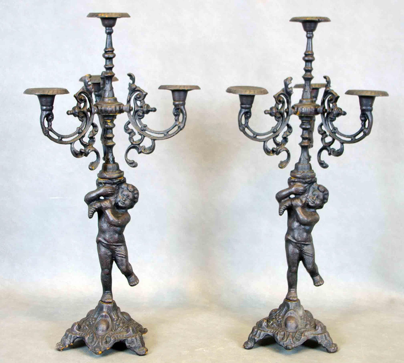 KANDELABRAR, 1 par, 4-armade, gjutjärn.