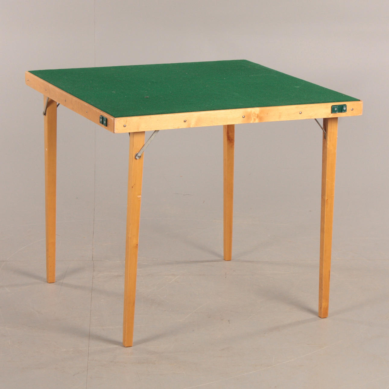 SPELBORD MED BRIDGEKURS.