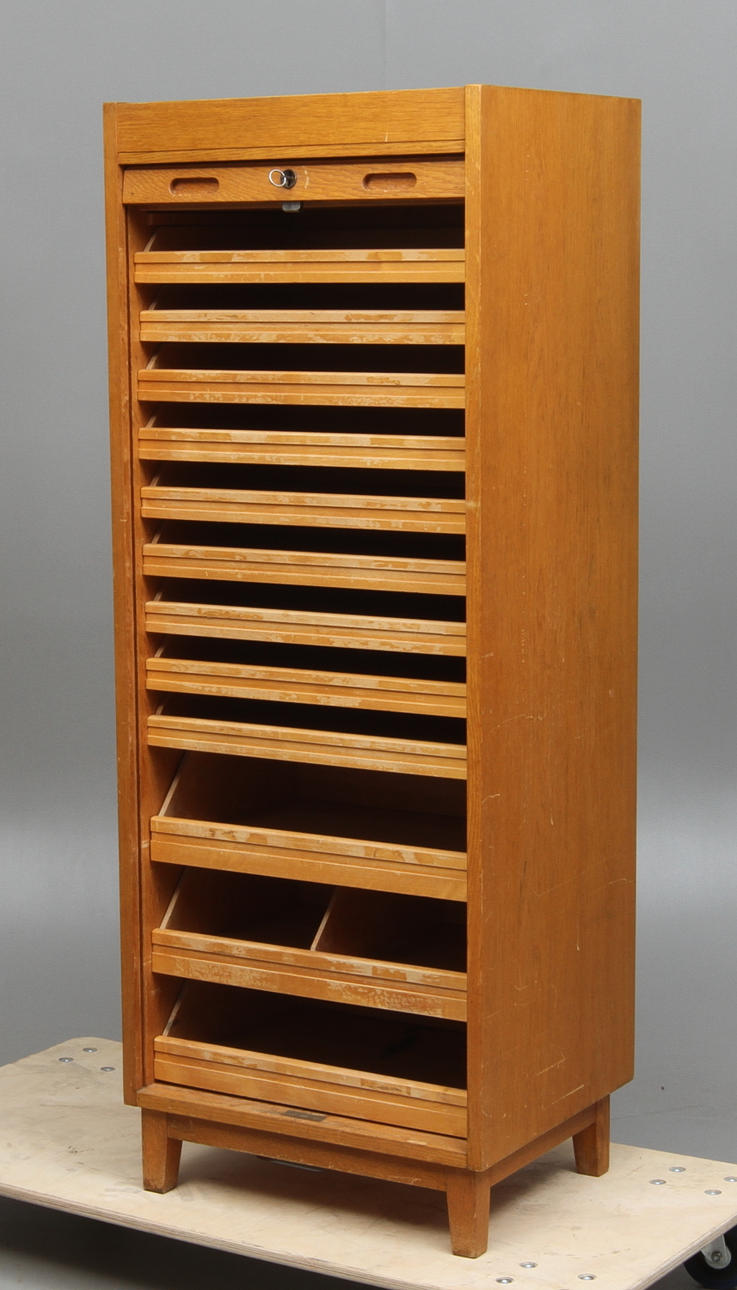 ARKIVSKÅP, med jalusi, 1900-tal.