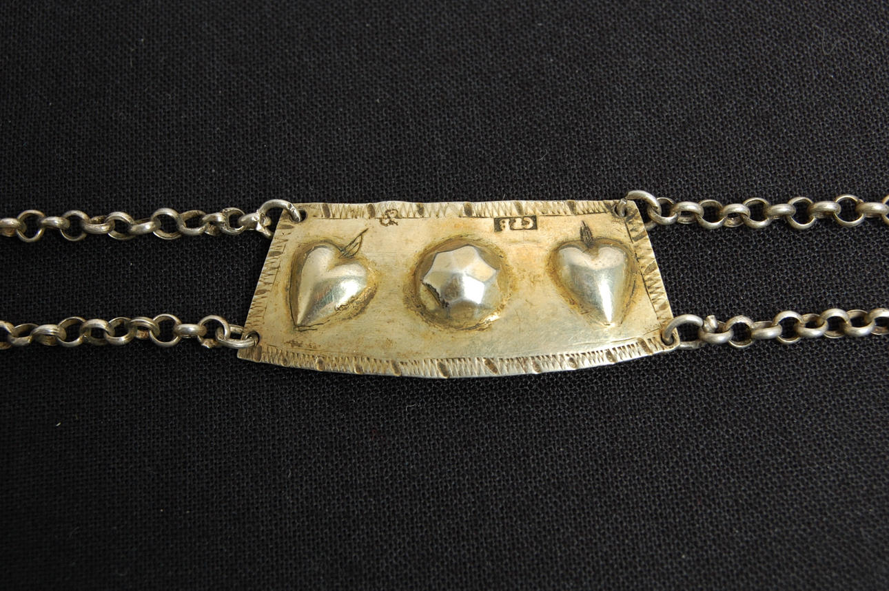 DRÄKTSMYCKE, silver, stämplat Carl Fredrik Blom, Stockholm, 1812-1837.