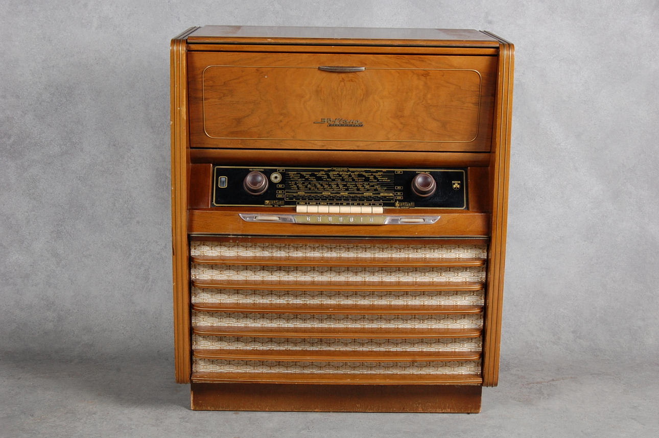 RADIOMÖBEL, Grundig, 7063, från 1956.