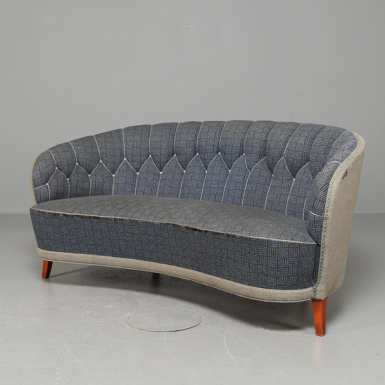 SOFFA, njurformad tresits, 1950-tal.