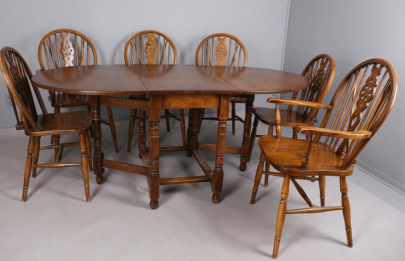 KÖKSBORD med sex stolar, Chippendalestil, 1960-tal.